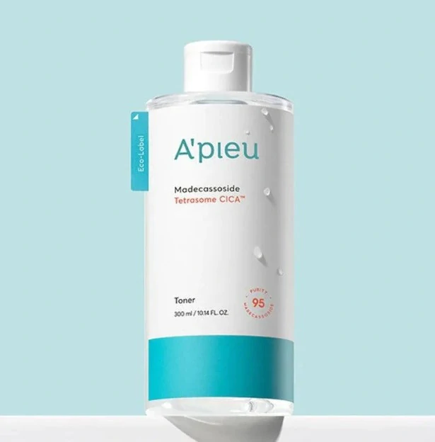 A'PIEU Madecassoside Tetrasome Cica Toner - hydratační a zklidňující pleťový toner s pupečníkem asijským, 300ml